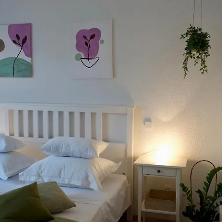 Smokvica Beachfront Apartment Trogir Apartamento