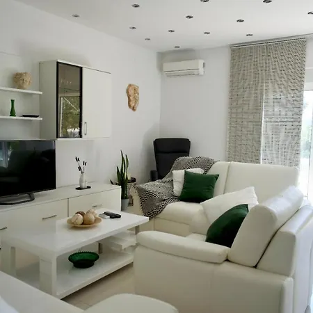 Apartman Big Beachfront Smokvica In Trogir