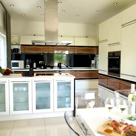 شقة Big Beachfront Smokvica In