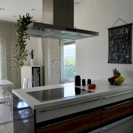 Smokvica Beachfront Apartment Trogir * Trogir