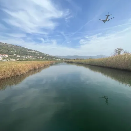Big Beachfront Smokvica In شقة