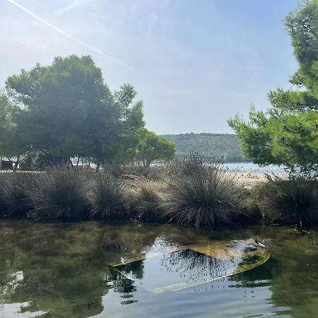 شقة Big Beachfront Smokvica In *