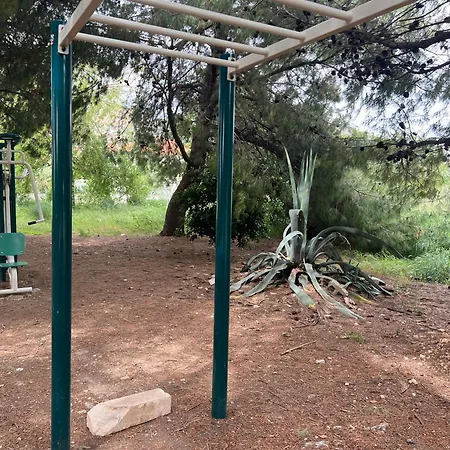 Big Beachfront Smokvica In تروغير