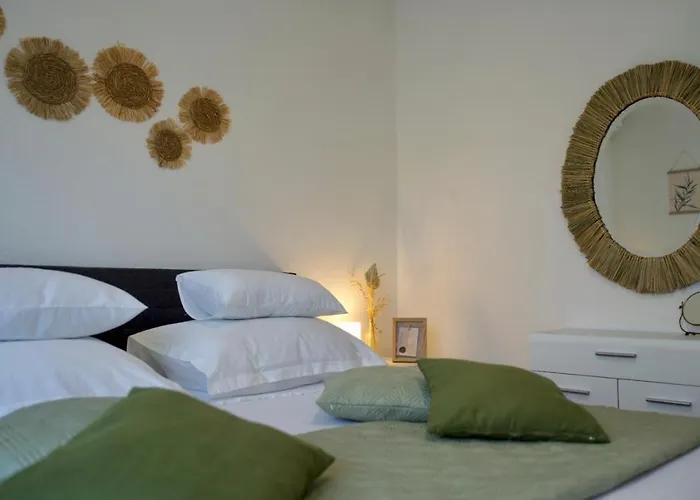 Big Beachfront Smokvica In