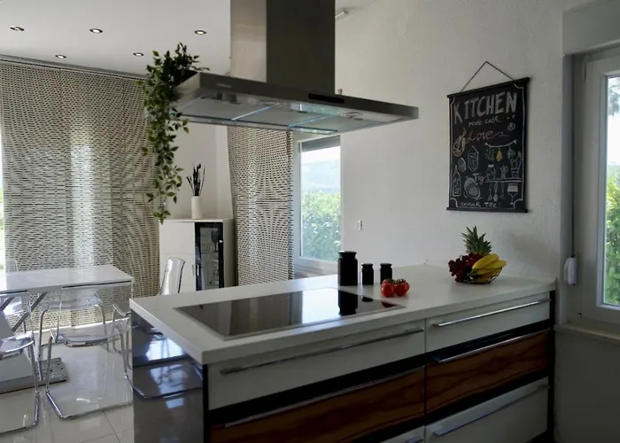 Big Beachfront Smokvica In * Trogir