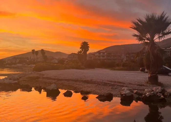 Big Beachfront Smokvica In