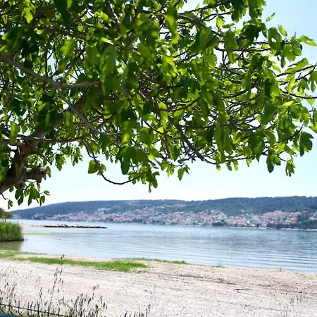 Smokvica Beachfront Apartment Trogir * Trogir