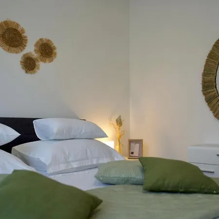 Big Beachfront Smokvica In