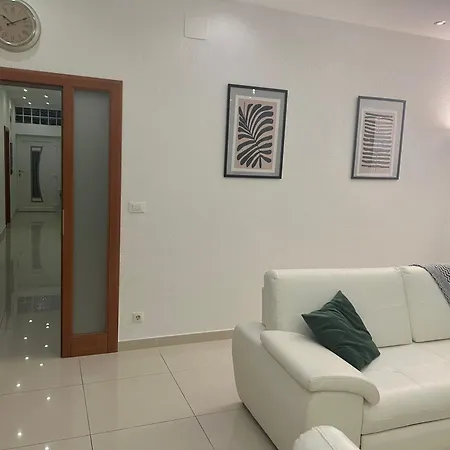 Smokvica Beachfront Apartment Trogir * Trogir