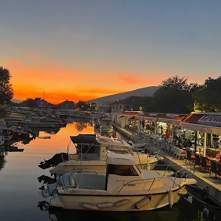 アパート Smokvica Beachfront Apartment Trogir トロギール
