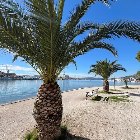 Smokvica Beachfront Apartment Trogir * Trogir