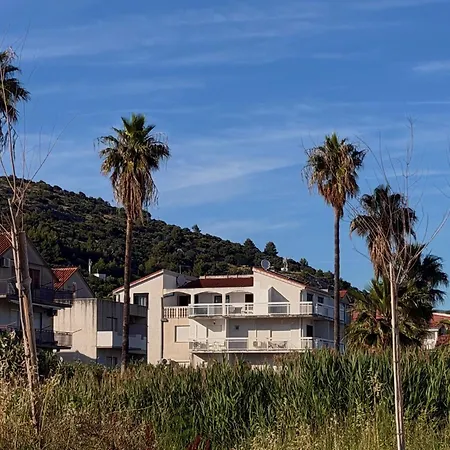 Smokvica Beachfront *