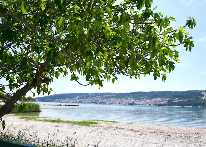 Big Beachfront Smokvica In * Trogir