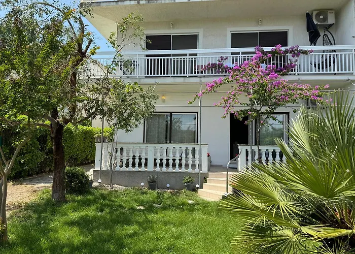 Big Beachfront Smokvica In Apartment *
