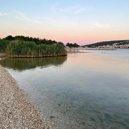 شقة Smokvica Beachfront Apartment Trogir تروغير