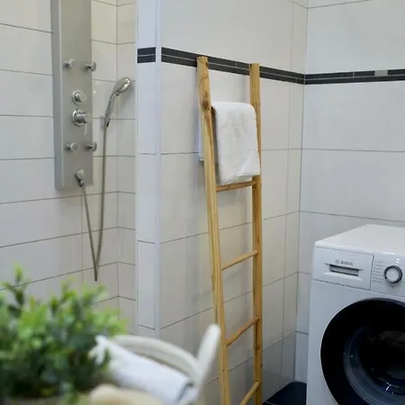 شقة Smokvica Beachfront Apartment Trogir