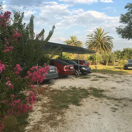 Big Beachfront Smokvica In דירה