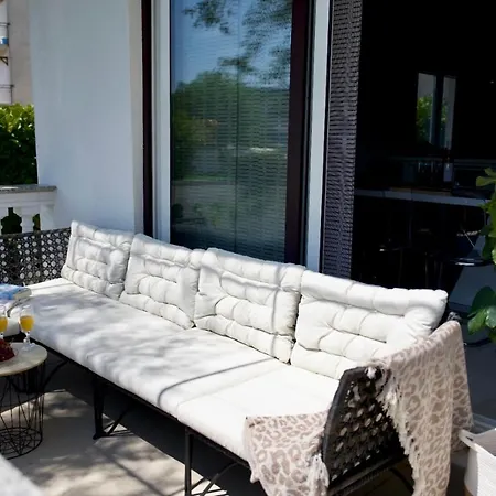 Big Beachfront Smokvica In * טרוגיר