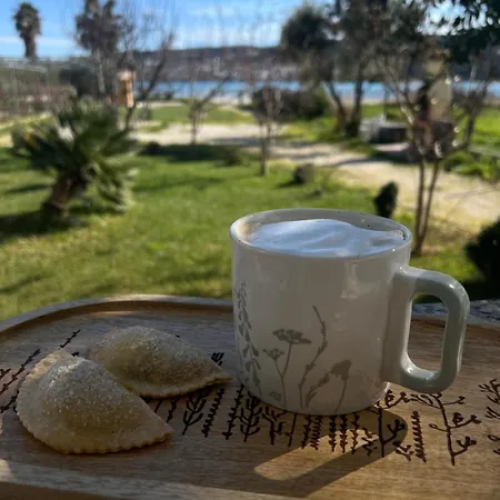 Smokvica Beachfront Apartment Trogir شقة تروغير